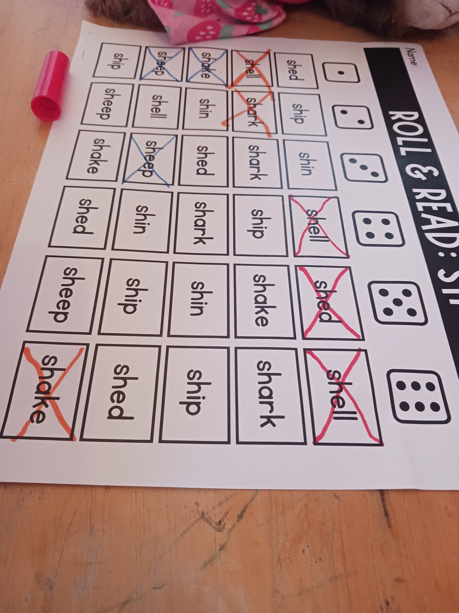 Colorful Roll & Read game for phonics practice